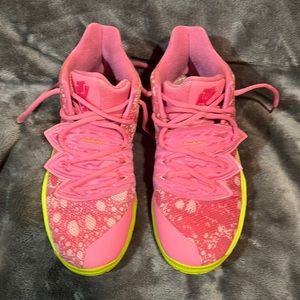 Kyrie 5 Sponge Bob Patrick's Sz 6.5 Youth GUC # CJ7227-600